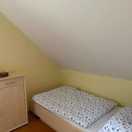 Podkrovny Attic 32 דירה